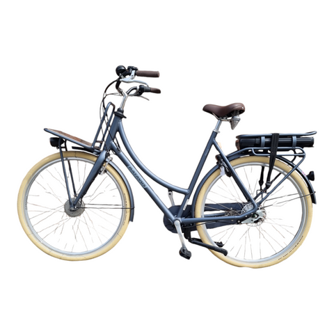 Mit dem Batavus PACKD E-go durch die City flitzen: So macht Radfahren wieder Spaß – auch ohne Muskelkater!