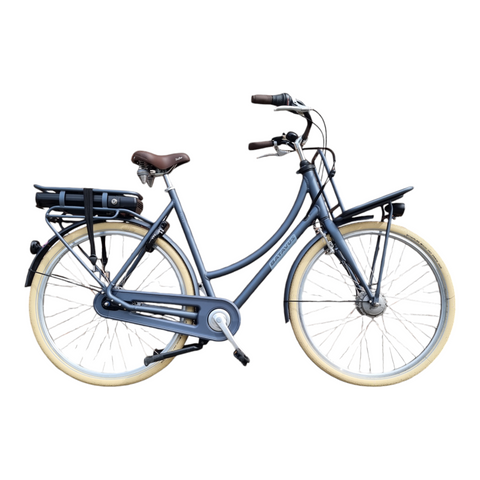 Mit dem Batavus PACKD E-go durch die City flitzen: So macht Radfahren wieder Spaß – auch ohne Muskelkater!