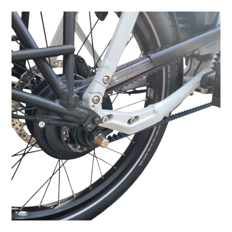 „Entdecke das i:SY Cargo Maxi: 60 cm Ladefläche und ein Motor, der selbst den schwersten Einkauf mit einem Lächeln meistert!“