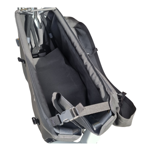 „Entdecke das i:SY Cargo Maxi: 60 cm Ladefläche und ein Motor, der selbst den schwersten Einkauf mit einem Lächeln meistert!“