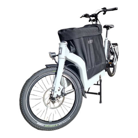 „Entdecke das i:SY Cargo Maxi: 60 cm Ladefläche und ein Motor, der selbst den schwersten Einkauf mit einem Lächeln meistert!“