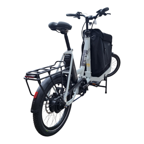 „Entdecke das i:SY Cargo Maxi: 60 cm Ladefläche und ein Motor, der selbst den schwersten Einkauf mit einem Lächeln meistert!“